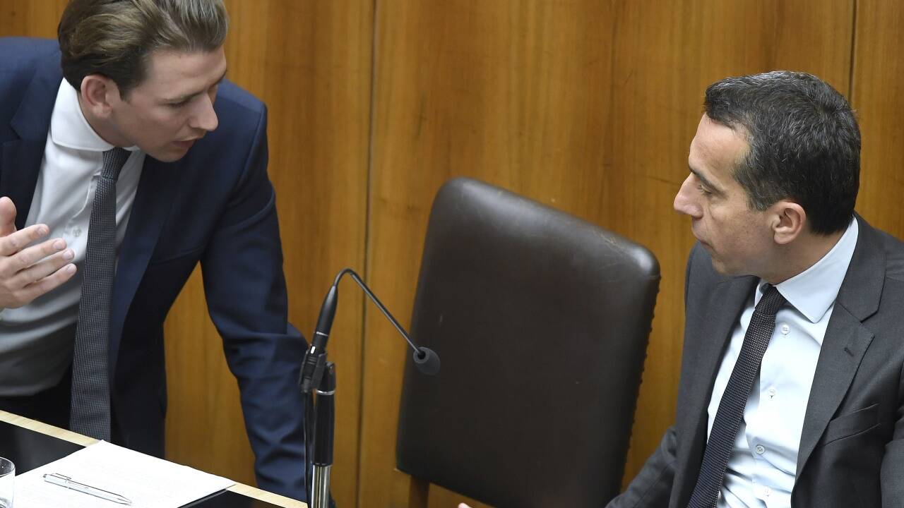 Das politische Schmierentheater ist männlich . 