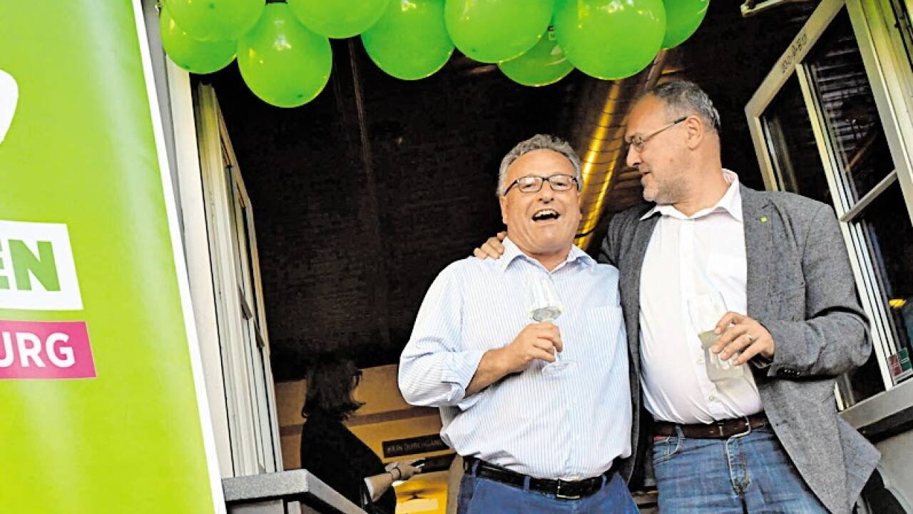 Landesrat Heinrich Schellhorn und Franz Kok bewiesen auch in bitterer Stunde Humor.   Landesrat Heinrich Schellhorn und Franz Kok bewiesen auch in bitterer Stunde Humor.