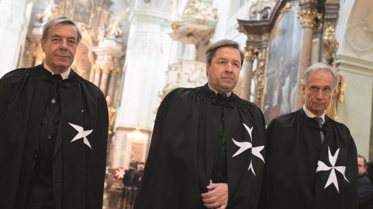 Der Ehrentag für die Malteser begann am Sonntag mit einem Hochamt in der Stiftskirche von St. Peter – geleitet von Erzabt Korbinian Birnbacher.  