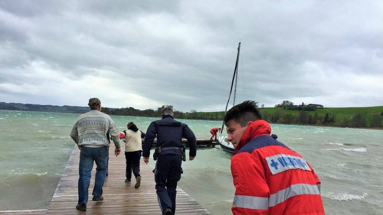 Am Mattsee galt es, ein Boot zu bergen. 