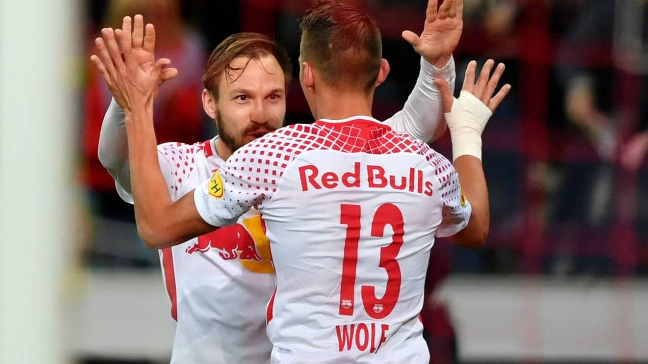 Andreas Ulmer (l.) glänzte gegen Altach als Assistgeber und jubelte über seinen 150. Bundesliga-Sieg. 