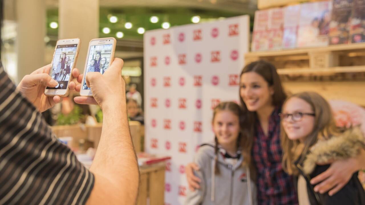 Autogrammstunde mit Sally.  