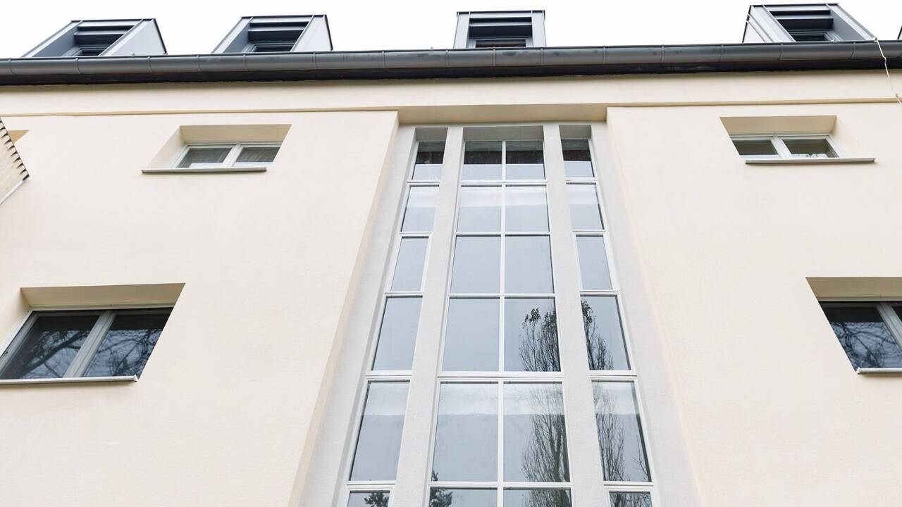 Auch außen werden die hellen Stiegenhäuser optisch erhalten.  