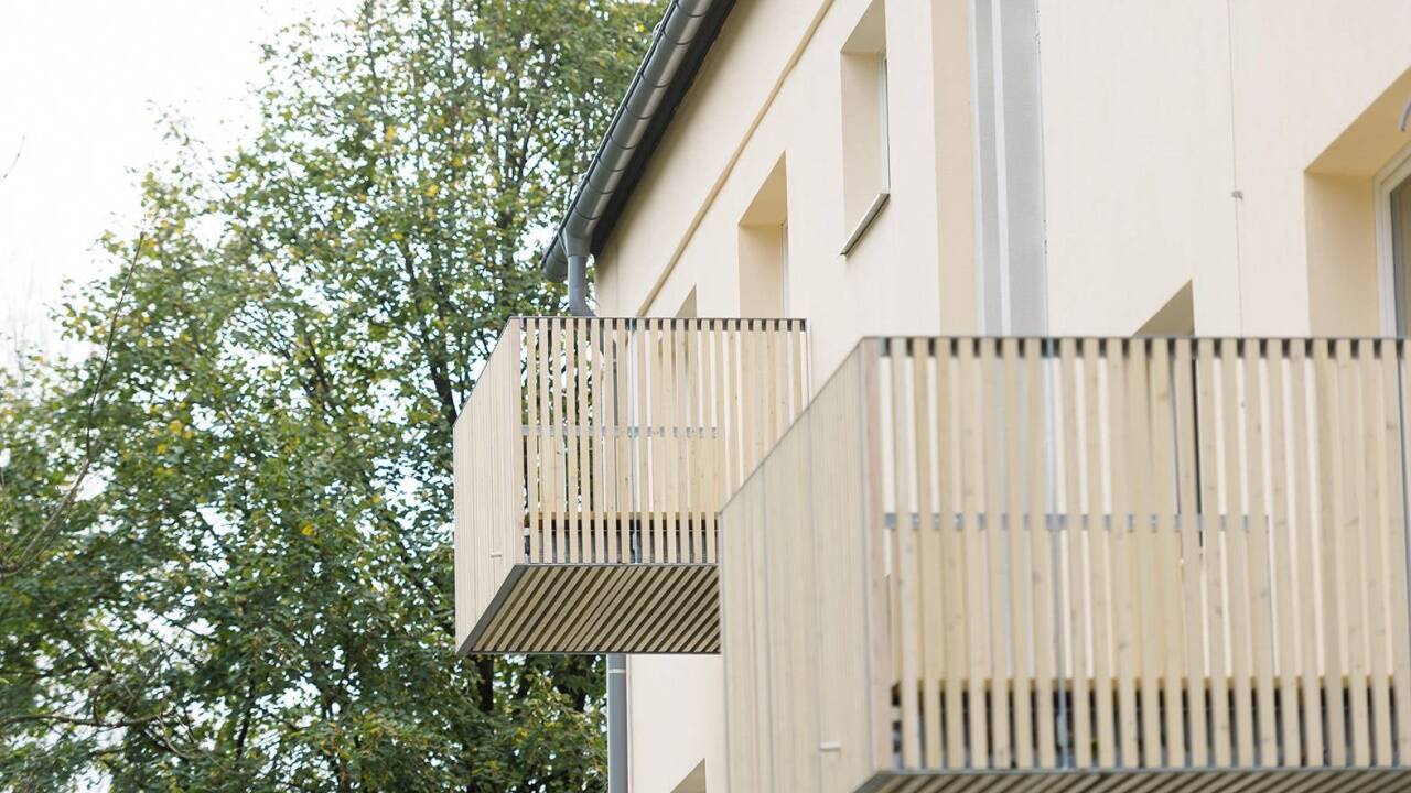 Neu ist hingegen, dass im Zuge der Sanierung auch Balkone angebaut werden dürfen.  