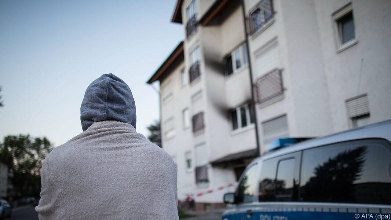 Brand in deutschem Flüchtlingsheim vorsätzlich gelegt Brand in deutschem Flüchtlingsheim vorsätzlich gelegt