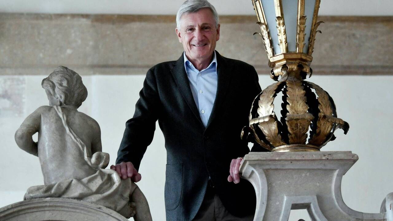Harald Preuner vor dem Café Bazar.  
