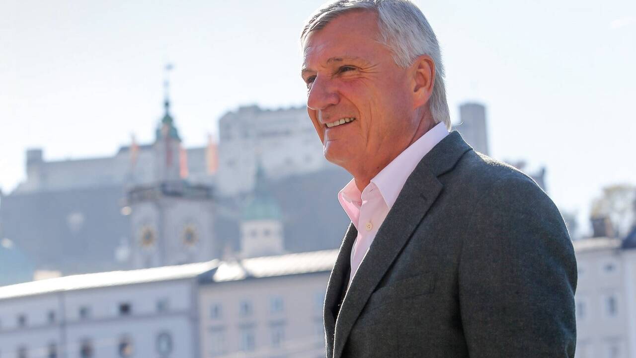 Harald Preuner vor dem Café Bazar.  