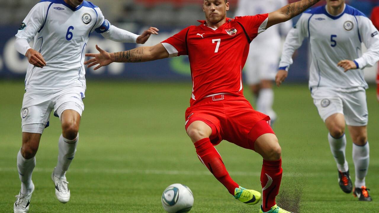 Ganz in Rot: Diese seltene Kombination wurde 2011 im fernen Kasachstan getragen. Ganz in Rot: Diese seltene Kombination wurde 2011 im fernen Kasachstan getragen.