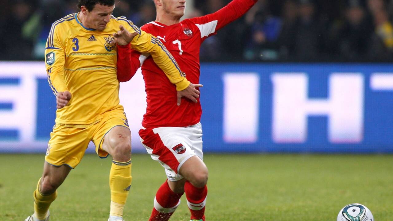 Zur Premiere von Marcel Koller rackerte Marko Arnautovic in Rot mit dezenten Weiß-Achsel-Elementen. Zur Premiere von Marcel Koller rackerte Marko Arnautovic in Rot mit dezenten Weiß-Achsel-Elementen.