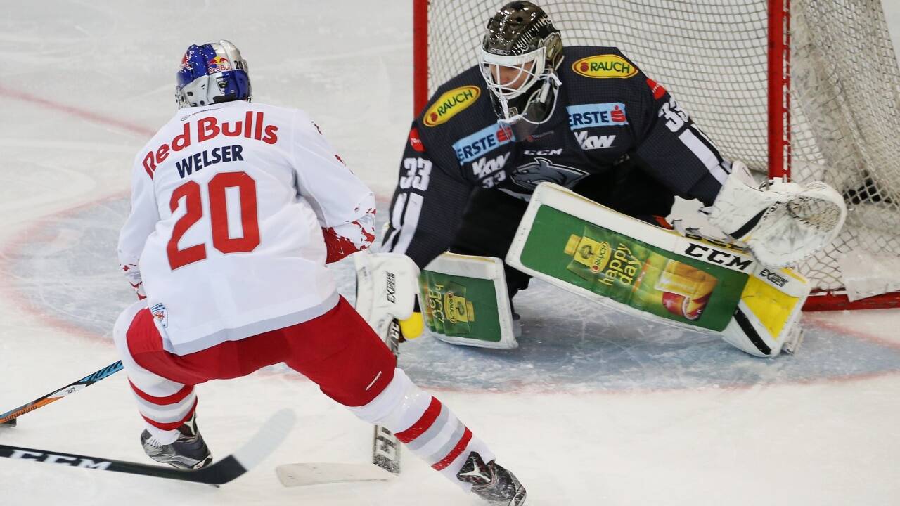Daniel Welser als Eishockeyprofi – hier am 8. September im Meisterschaftsspiel gegen Dornbirn im Salzburger Volksgarten. 