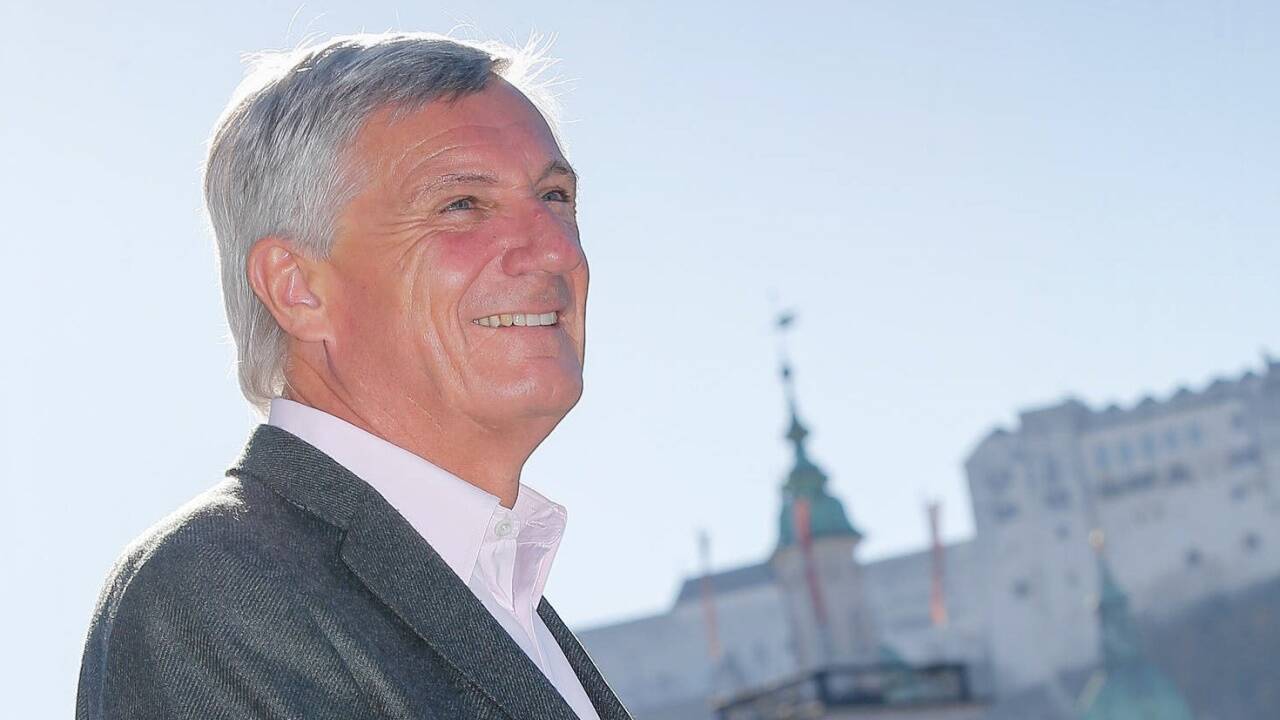 Harald Preuner vor dem Café Bazar.  