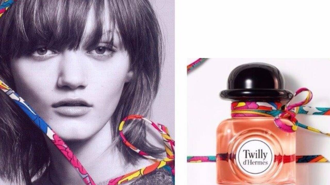 „Twilly d’Hermès“, der neue Damenduft von Hermès, spiegelt die Träume und Sehnsüchte junger Frauen. Chefparfümeurin Christine Nagel hat für diesen Duft Ingwer, Tuberose und Sandelholz – und ihre geheimnisvolle, holzige Frische, ihre feurige, sonnige Zartheit – zu einem Lebensgefühl verwoben. Sinnlich, sanft und leicht, wie von einem Seidenfaden getragen, der auch wie ein Halstuch um den Flakon von „Twilly d’Hermès“ gebunden ist. Hinreißend! 
