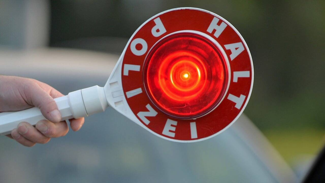 Zwei Autos, ein Kennzeichen und kein Führerschein SN.at