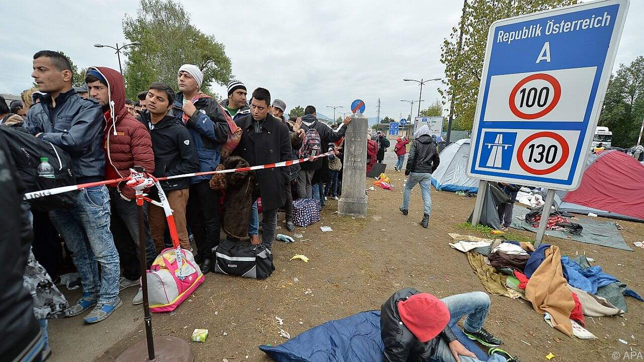Flüchtlingsmeldungen der Medien polarisieren Österreich