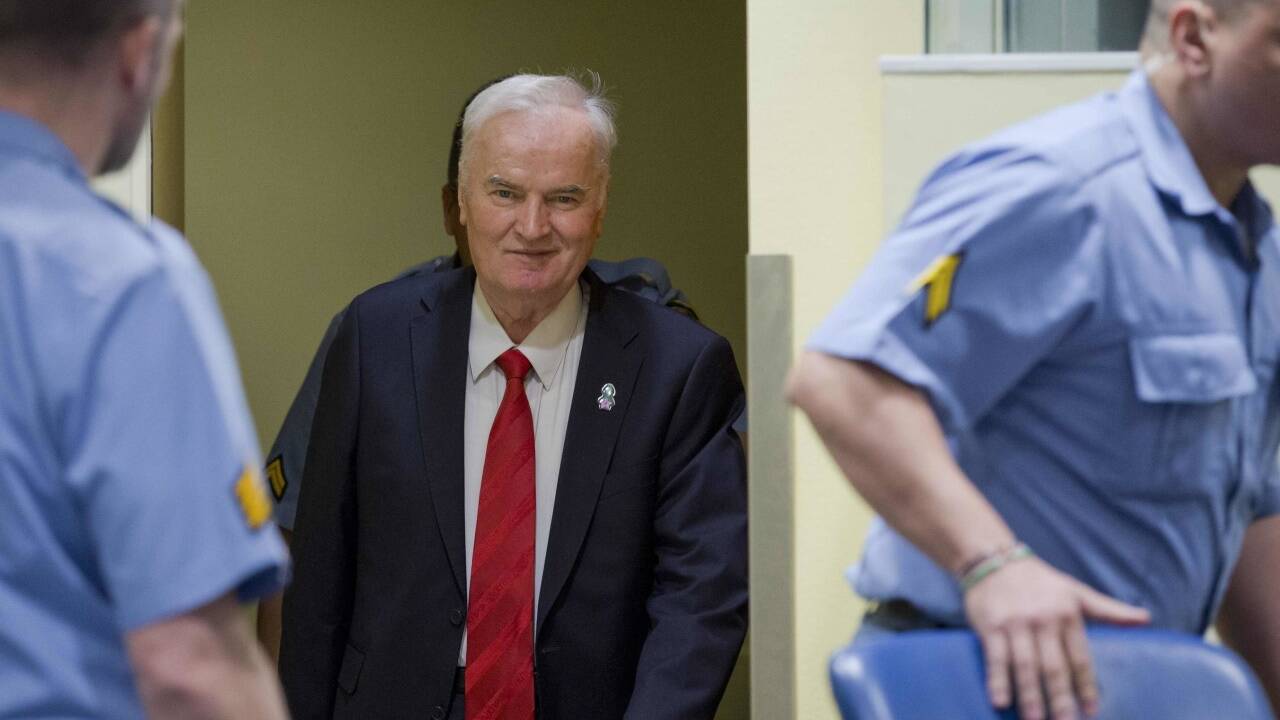 Der ehemaligen Militärchef der bosnischen Serben, Ratko Mladic, vor dem UNO-Tribunal für Kriegsverbrechen. 
