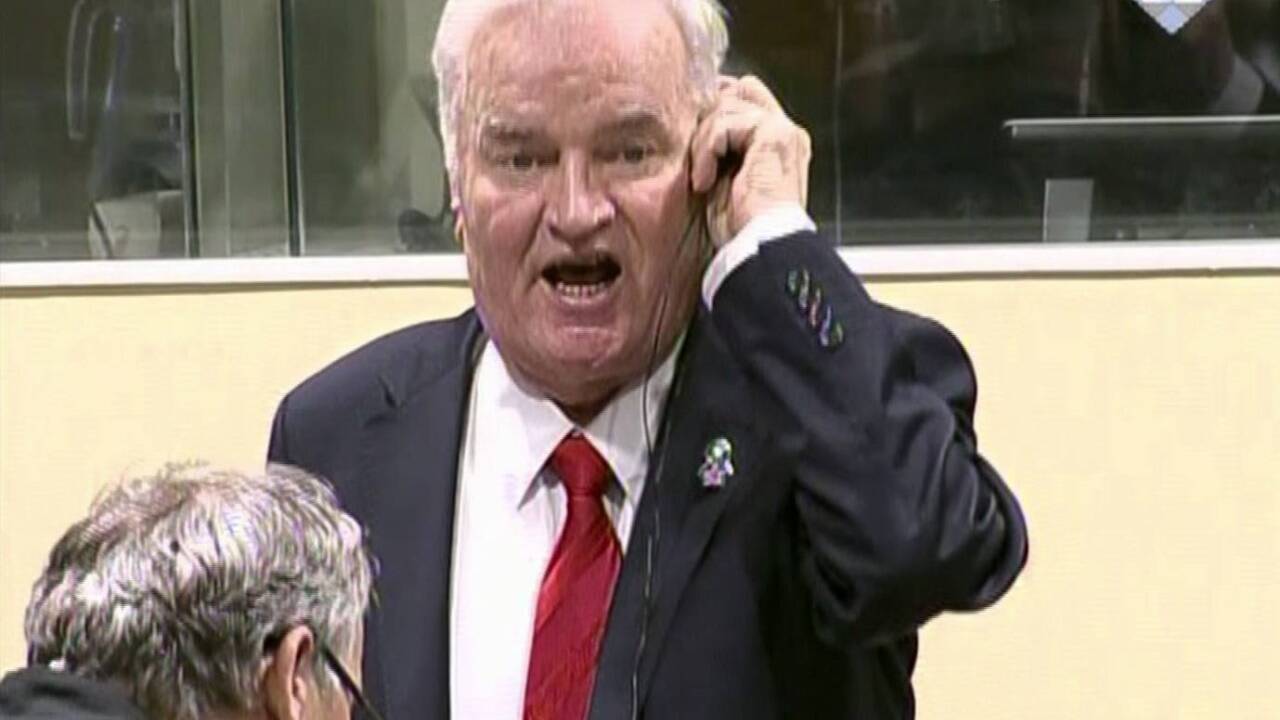 Der ehemaligen Militärchef der bosnischen Serben, Ratko Mladic, vor dem UNO-Tribunal für Kriegsverbrechen. 