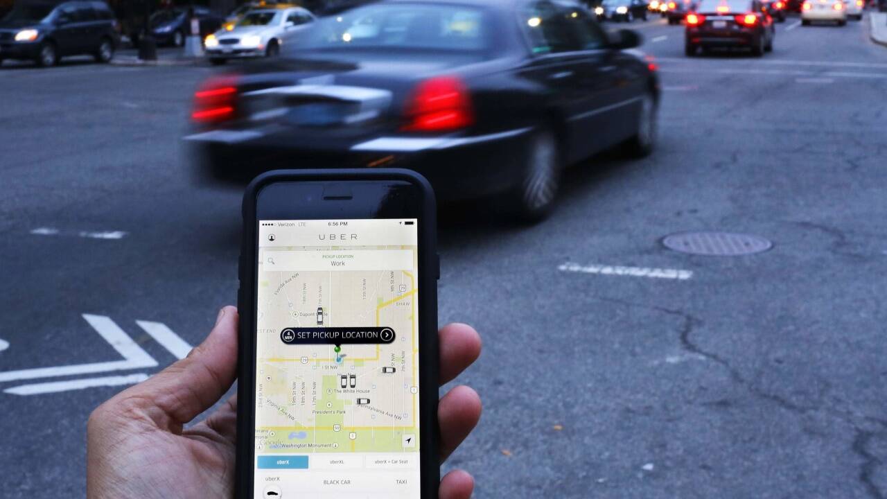 Der Smartphone-Dienst Uber vermittelt monatlich rund 40 Millionen Privatfahrten als Taxi-Alternative. 