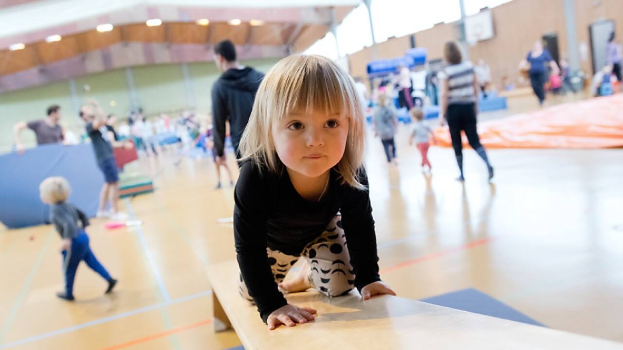 Kinderturnen ist ideal für Kindergartenkinder 