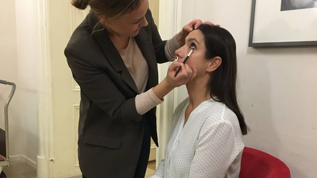 In der Maske: Lokal-Ressortchefin Sylvia Wörgetter wird die Sendung gemeinsam mit SN-Chefredakteur Manfred Perterer moderieren.  