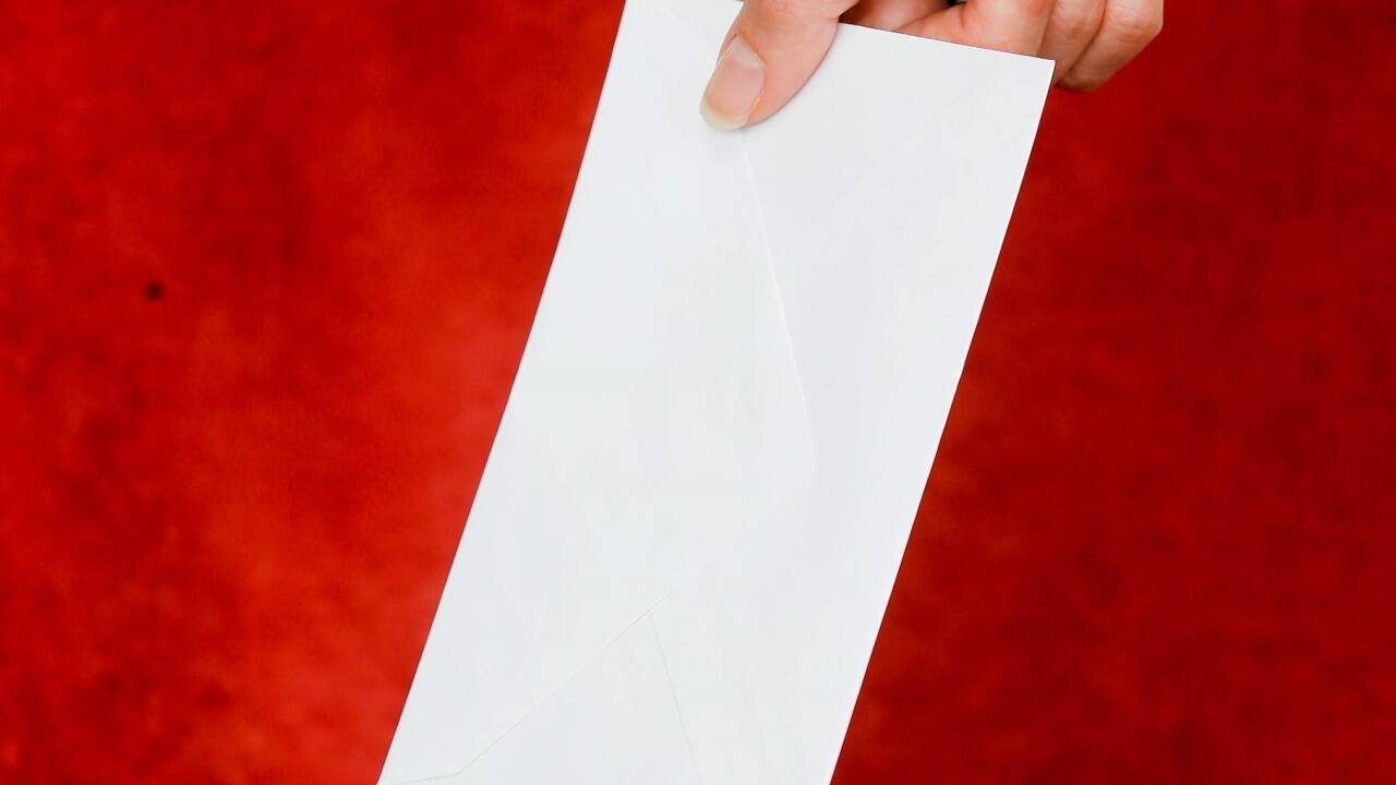 Ihre Stimme, bitte: Nur voraussichtlich 45 Prozent (geschätzt mit Briefwählern) der 113.258 wahlberechtigten Stadt-Salzburger hatten am Sonntag ein Wahlkuvert in der Hand.  