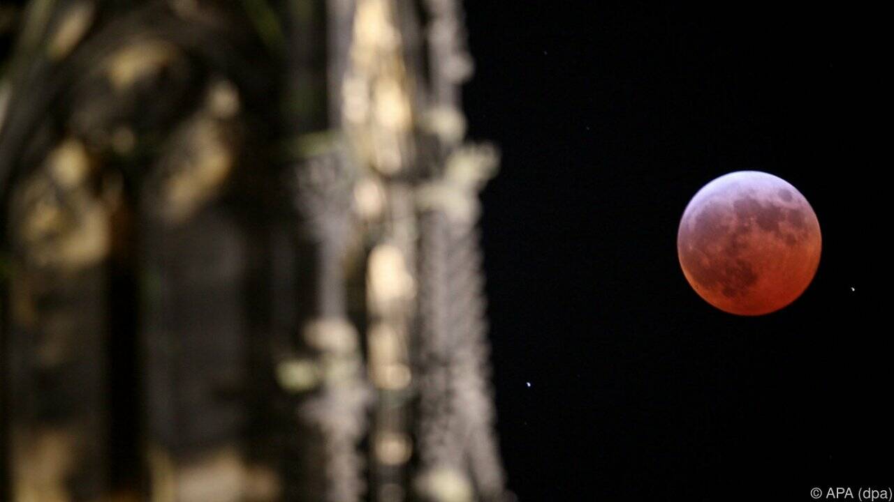 Gute Sicht auf Mondfinsternis am frühen Montagmorgen