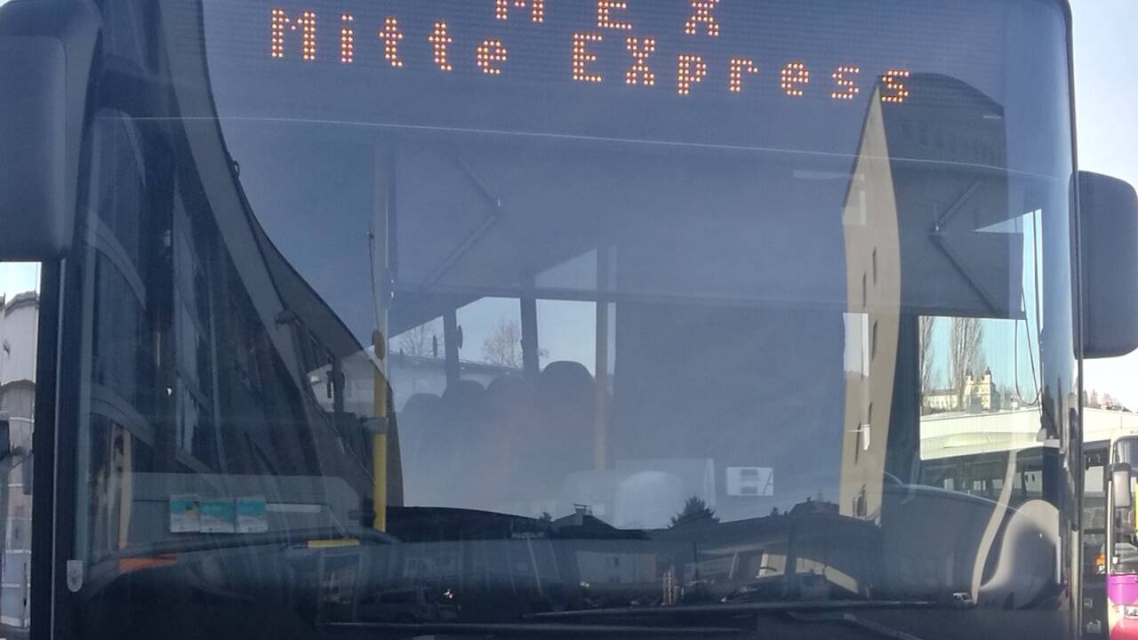 Ganz neu sind die MEX-Busse („Mitte Express“), die vom Flachgau über Salzburg-Mitte zum Hauptbahnhof fahren. 