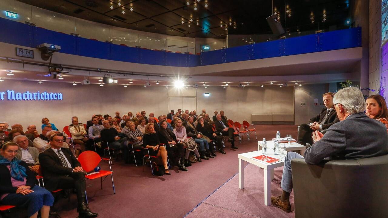 Das letzte direkte Aufeinandertreffen vor der Stichwahl von Harald Preuner (r.) und Bernhard Auinger im SN-Saal. 