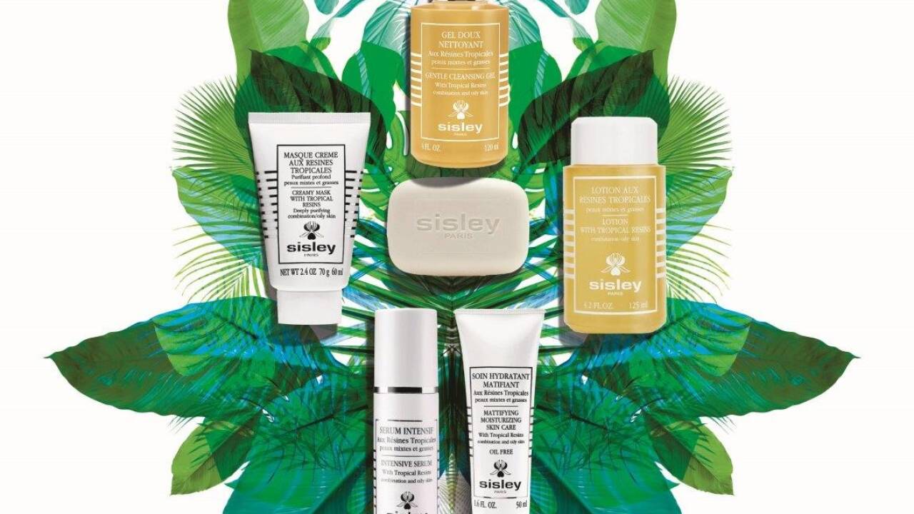 Sisley hat seine Pflegelinie „Résines Tropicales“ überarbeitet und erweitert. Neu in der Linie ist „Masque Purifiant Profond“, eine SOS-Pflege für eine augenblicklich geklärte Haut. Nach nur 10 Minuten ist das Erscheinungsbild von Unreinheiten umgehend gemildert, die Poren wirken sofort verfeinert, die Haut ist durch weiße Tonerde mattiert, der Teint ist strahlender. Weiters gleichen Myrrhe und Weihrauch Rötungen aus und besänftigen die Haut. Die Maske kann auch über Nacht gezielt auf lokale Unreinheiten aufgetragen werden, die dann beim Aufwachen sichtbar reduziert wirken. 