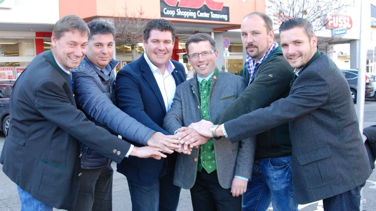 Ziehen an einem Strang: Andreas Kaiser, Manfred Feuchter und Heimo Prodinger (CSC), Johann Schitter, Metzger Thomas Schiefer und Biosphärenpark-Manager Markus Schaflechner. 