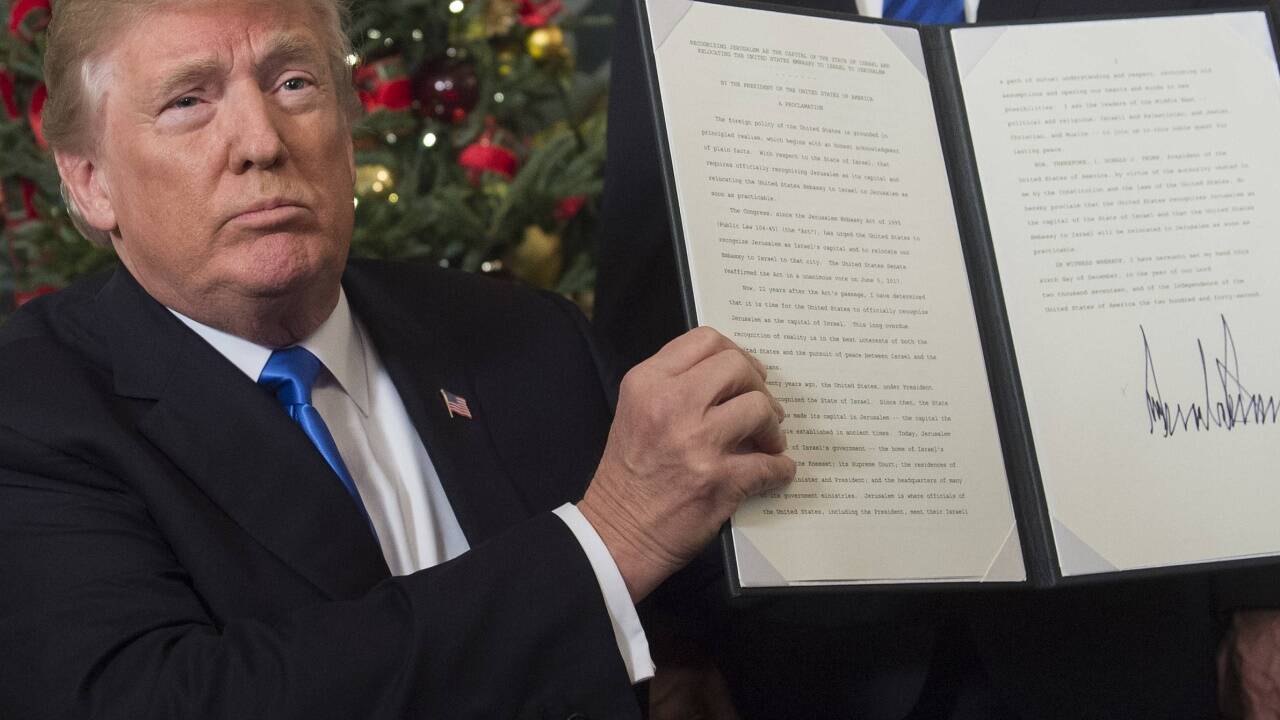 7. Dezember 2017 – historische Entscheidung: US-Präsident Trump wies das US-Außenministerium am Mittwoch an, mit dem Prozess zur Verlegung der US-Botschaft von Tel Aviv nach Jerusalem zu beginnen.  