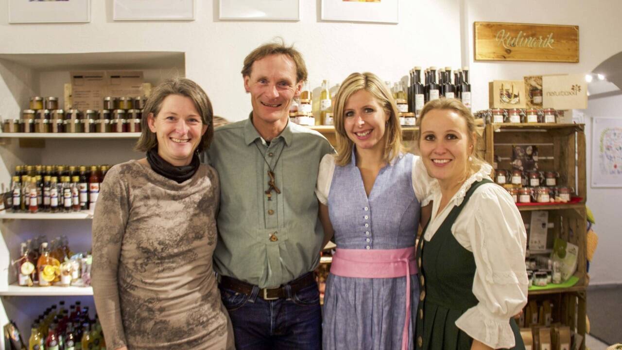Freude über den gelungen Abend bei (v.l) Renate Pichler, Christian Pichler, Judith Gerstorfer u. Kisterl-Chefin Julia Frank. 