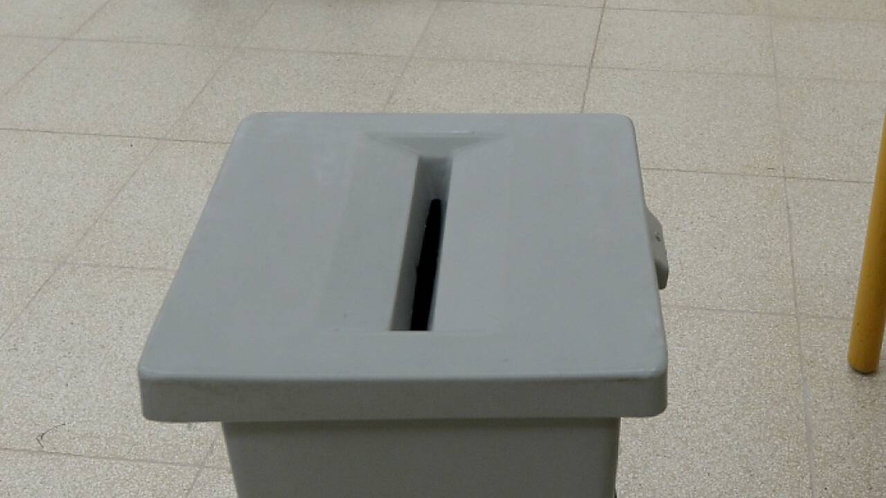 Im Wahllokal in der Volksschule Parsch hieß es gegen 11 Uhr, die Wahlbeteiligung sei in etwa so groß wie vor zwei Wochen. 