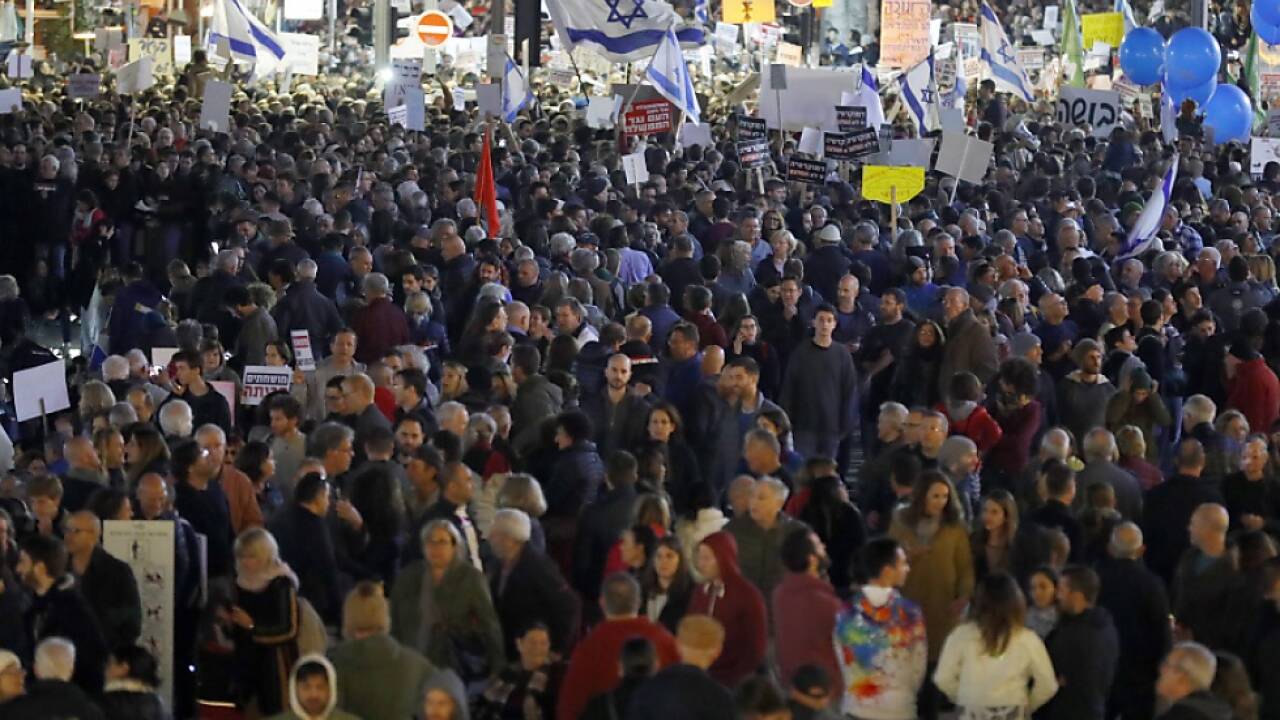 Tausende nahmen am "Marsch der Schande" teil  Tausende nahmen am 'Marsch der Schande' teil