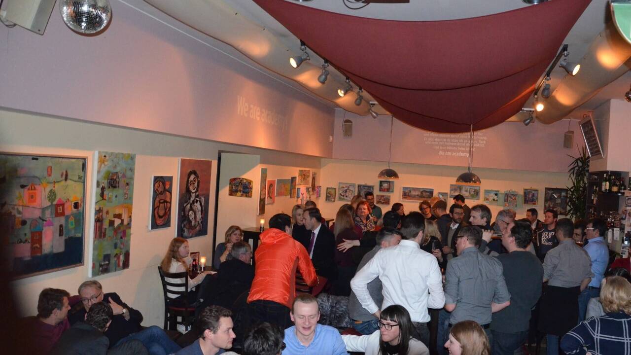 Die SPÖ feierte dennoch in der Academy Bar.  