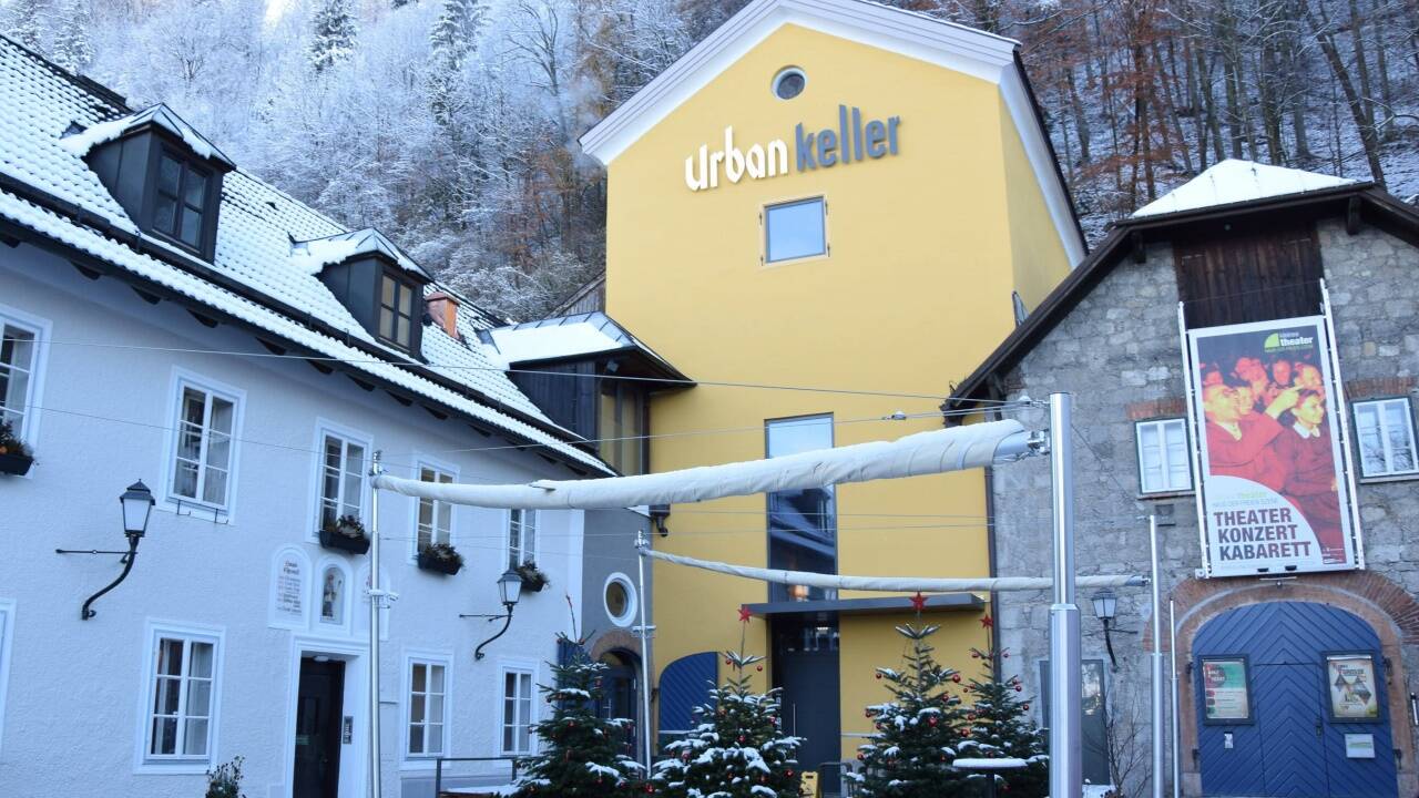Zentral: der Eisturm. 