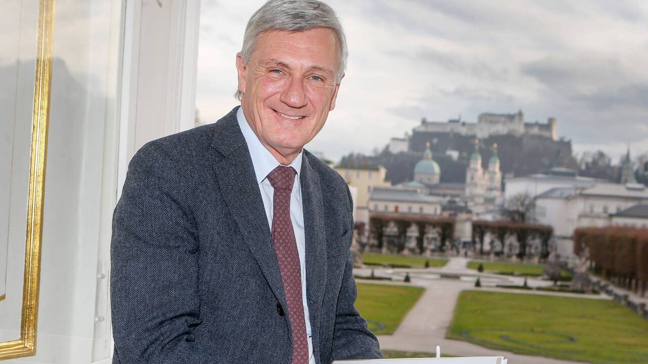 Der ehemalige Bürgermeister Heinz Schaden nannte diesen Arbeitsplatz am Wahlsonntag „den schönsten der ganzen Republik“. Nun zieht Harald Preuner in das Bürgermeisterbüro mit Blick auf Mirabellgarten und Festung ein.  