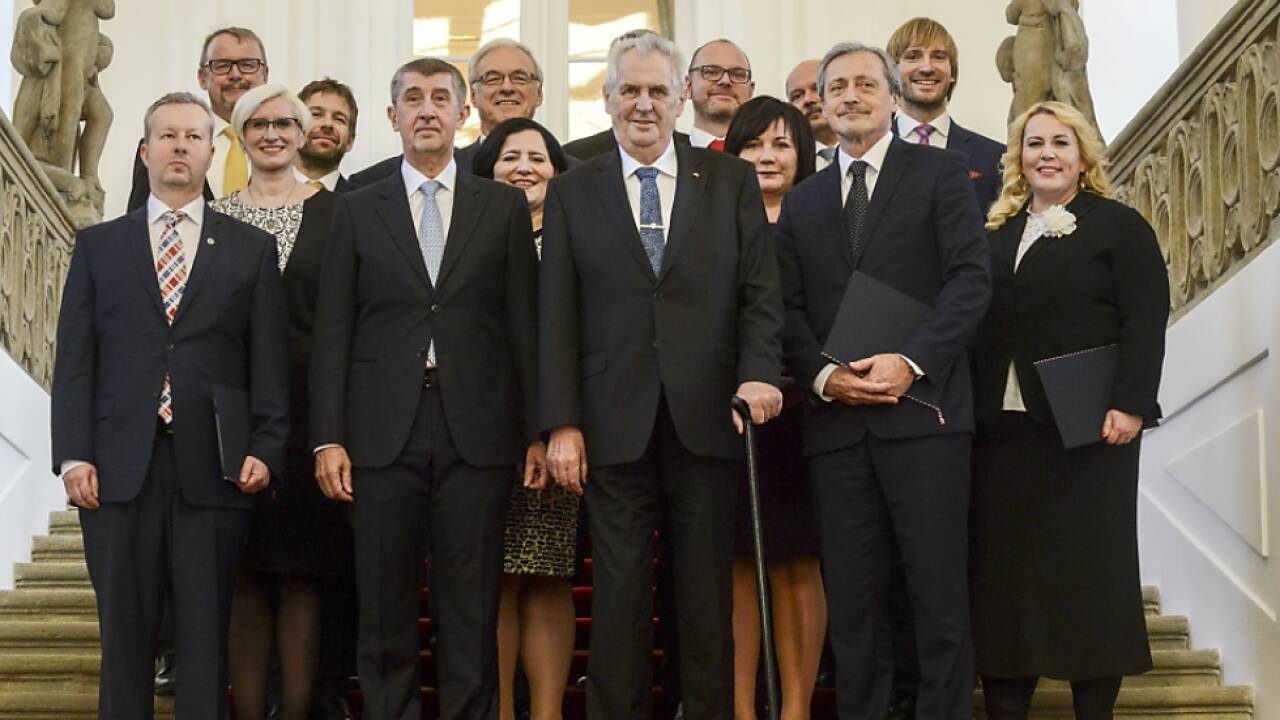 Premier Babis stellte seine Minister vor 