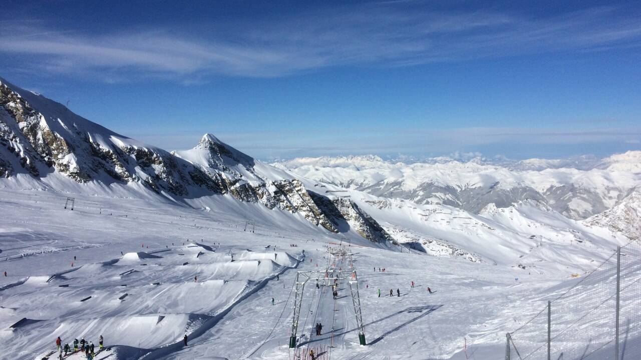 Erst am dritten Skitag zeigte sich der Gletscher von seiner schönsten Seite.  Erst am dritten Skitag zeigte sich der Gletscher von seiner schönsten Seite.