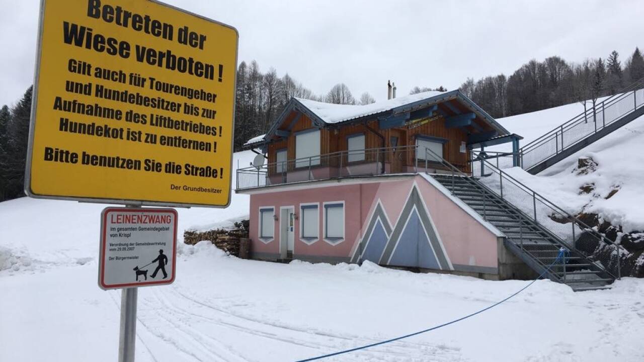 Auch das Betreten der Wiese wurde verboten. 