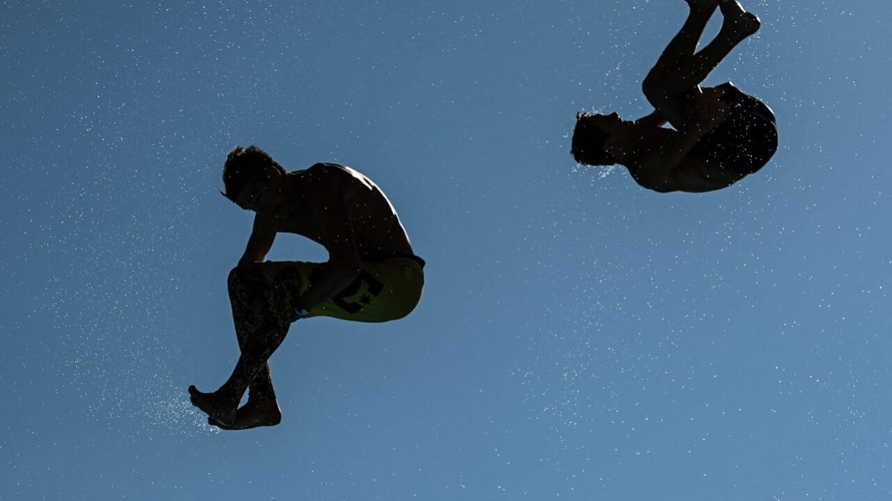 Ein Freibad-Turnier mit den schönsten "Arschbomben" der Welt