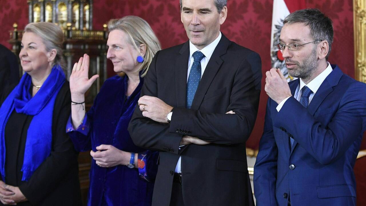 Blaue Ministerriege: Beate Hartinger (Soziales und Gesundheit), Karin Kneissl (Außenministerium), Hartwig Löger (Finanzen) und Herbert Kickl (Innenministerium).  