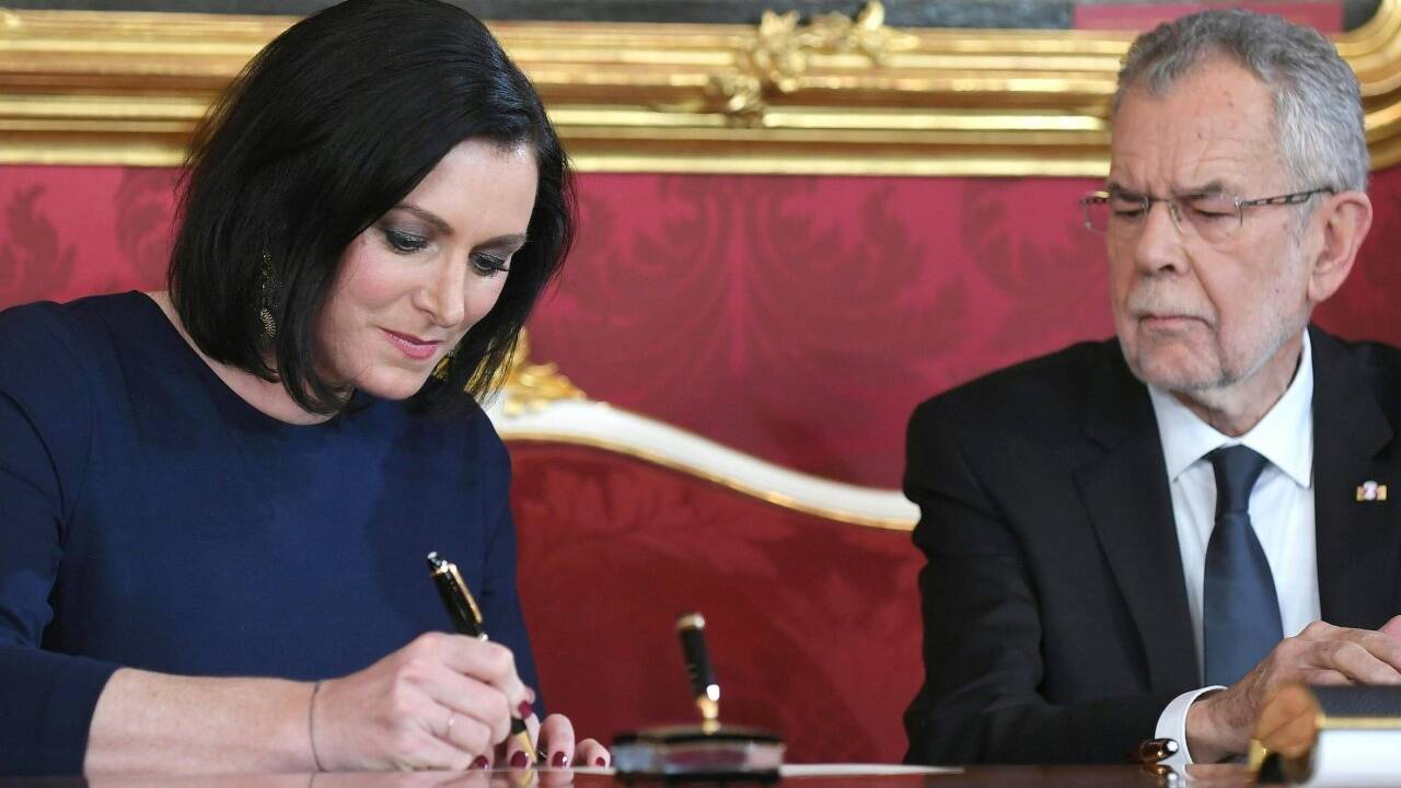 Ministerin Elisabeth Köstinger (Landwirtschaft, Umwelt, Tourismus) und Bundespräsident Alexander Van der Bellen.  