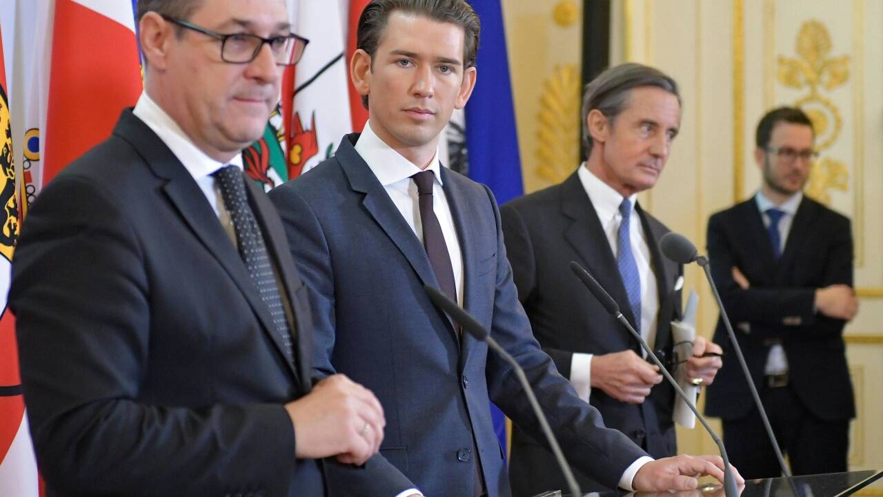 Vizekanzler Heinz-Christian Strache (FPÖ), Bundeskanzler Sebastian Kurz (ÖVP) und Regierungssprecher Peter Launsky-Tieffenthal am Dienstag, 19. Dezember 2017, anl. einer Sitzung des Ministerrates im Bundeskanzleramt in Wien.  