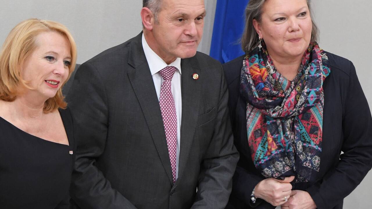 Die Zweite Nationalratspräsidentin Doris Bures, der neue Nationalratspräsident Wolfgang Sobotka (ÖVP) und die Dritte Nationalratspräsidentin Anneliese Kitzmüller (FPÖ). 