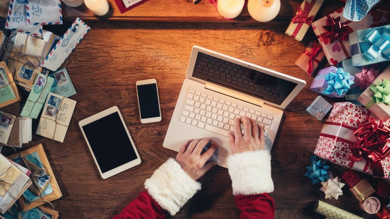 Der Weihnachtsmann bringt immer öfter Smartphones – auch Kindern und Jugendlichen. Der Weihnachtsmann bringt immer öfter Smartphones – auch Kindern und Jugendlichen.