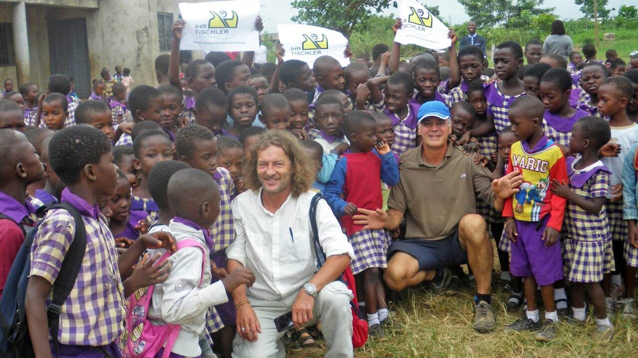 Michael Flemmich (links) und Roland Weiss in Ghana. 