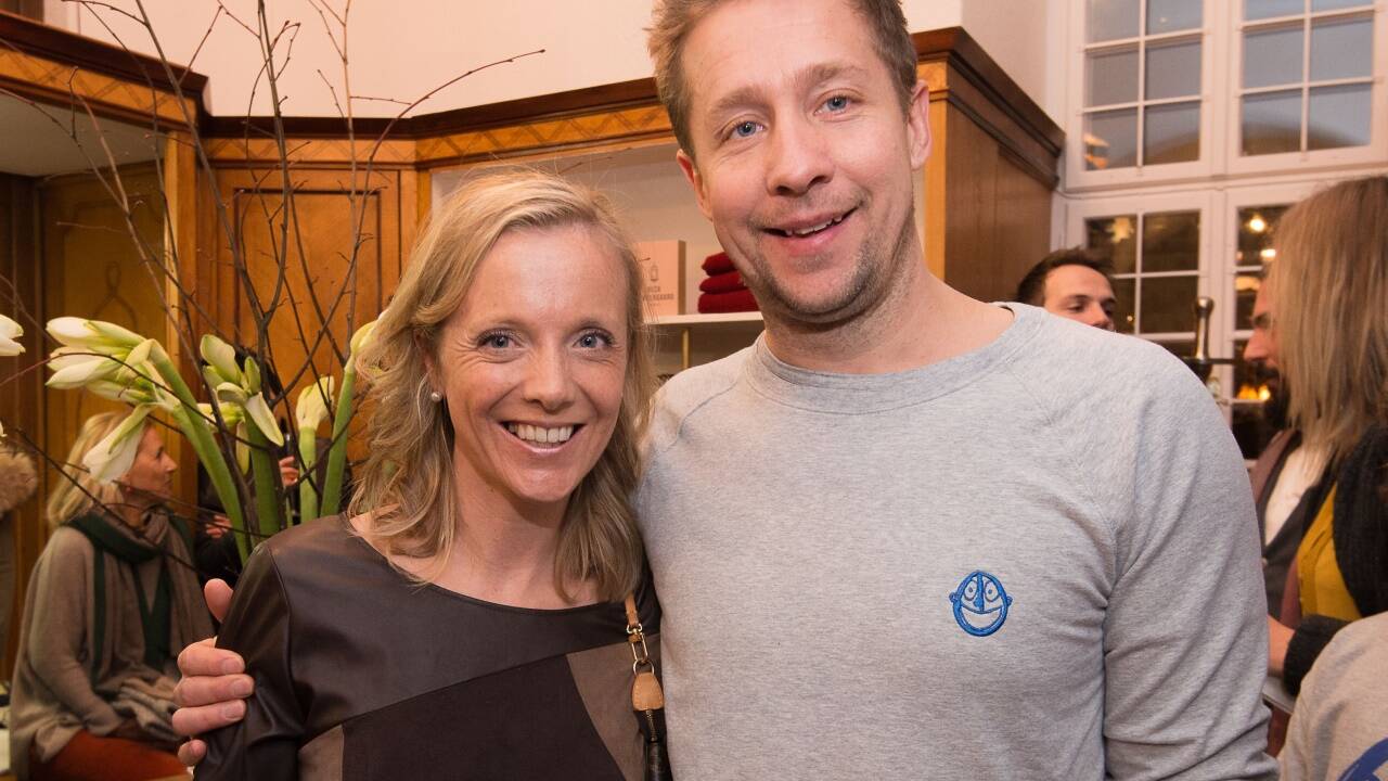 Doris Höhenwarter (GF Kur- und Tourismusverband) und Künstler Jeppe Hein. 
