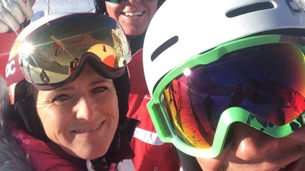 Alexandra Meissnitzer mit den beiden Skilehrern Thomas Maier (Neukirchen) und Thomas Kreidenhuber (Goldegg) im November beim Filmdreh auf dem Kitzsteinhorn. 