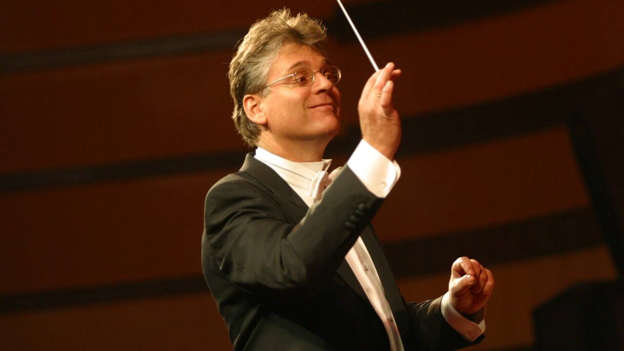 Dirigent Reinhold Wieser. 