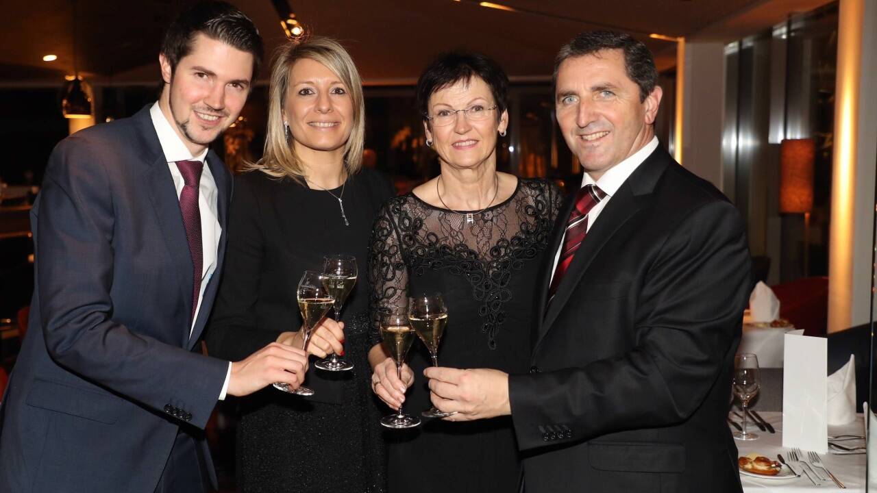 Mit Freude ins neue Jahr: Im Bild die Familie Imlauer, v.l. Thomas Imlauer mit Lebensgefährtin Maria Strobl, Ingrid und Georg Imlauer.  